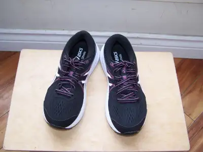 Asics women's shoes size 7 new, View more