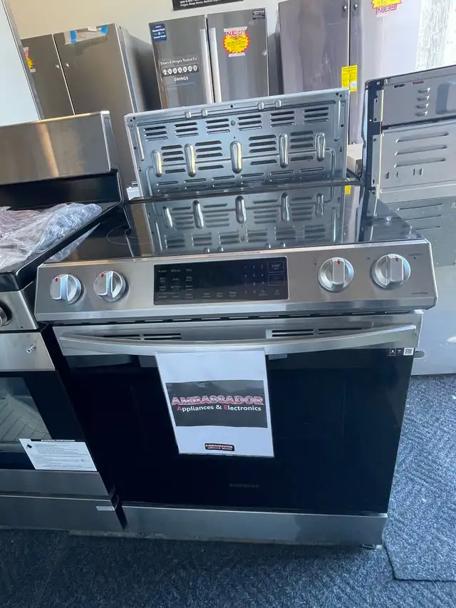 NEW 30” Samsung Slide In Range Stove(6.3 Cu.Ft) Steam/Self Clean in Stoves, Ovens & Ranges in London - Image 3