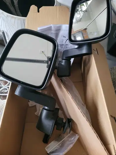 Take those doors off and stay safe with these side mirrors! Official oem Mopar parts with original p...