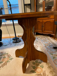 Solid oak 36" round pedestal table