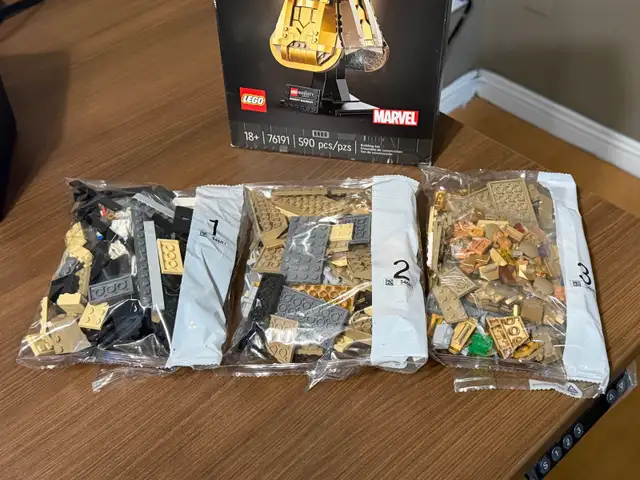 LEGO Marvel Infinity Gauntlet Set 76191 in Toys & Games in City of Montréal - Image 3