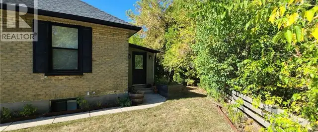 Renovated Detached Home Near Belmont Village | 2 Bed, 2 Bath | in Houses for Sale in Kitchener / Waterloo - Image 6