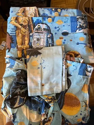Vintage Star Wars pillow, cover and sheet. Check out my other ads for tons more vintage stuff and I...
