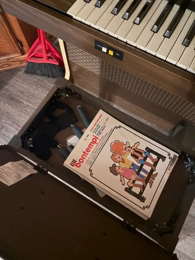 Bontempi Organ in Pianos & Keyboards in Calgary - Image 6