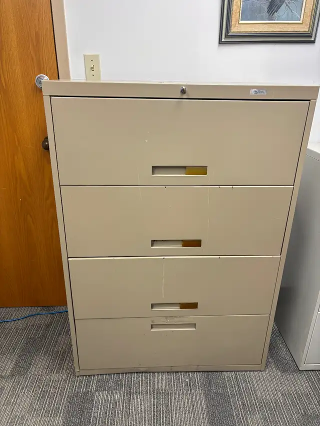 4 Drawers filing cabinet in Bookcases & Shelving Units in Ottawa - Image 2