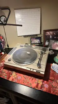 Hitachi HT-20S semi Automatic Belt Drive turntable 