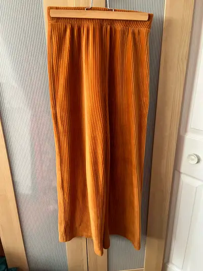 BP Velvety “Corduroy look” Pants, XS, View more