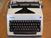 Olympia SM9 Deluxe Portable Manual Typewriter-Like New !