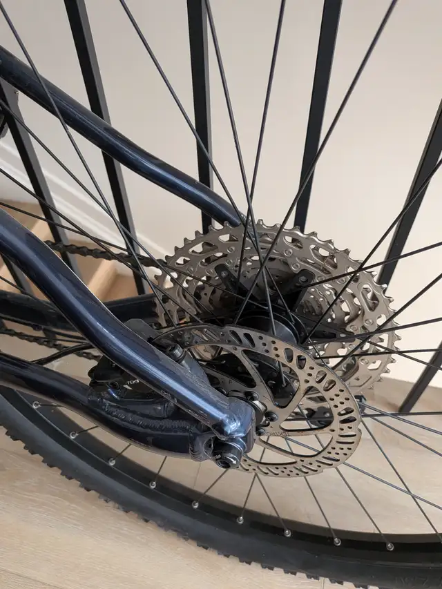 LIKE NEW 29" Decathlon Rockrider XC 100 Mountain Bike - Size S in Mountain in Ottawa - Image 4