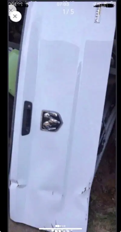 haillon de Dodge ram 2011 et plus avec caméra de recul d origine 350$