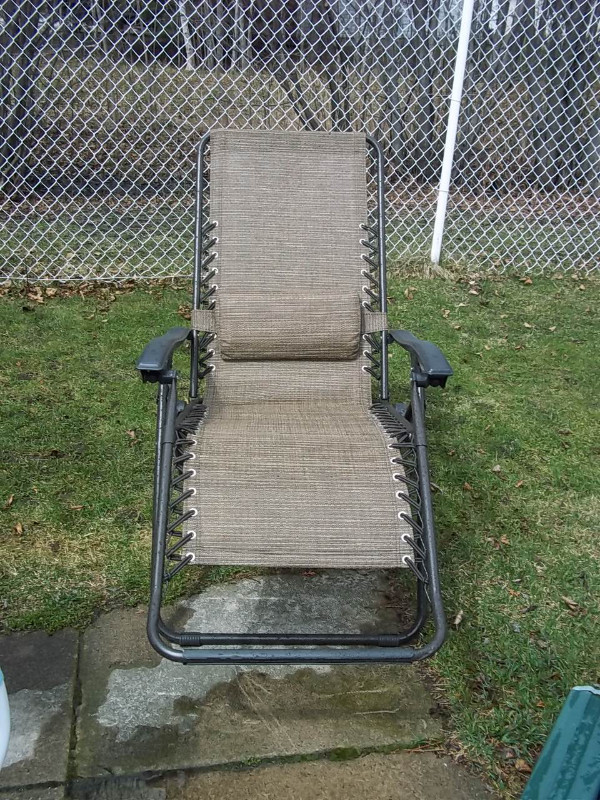 Zero Gravity Lounger - Outdoor Chair in Patio & Garden Furniture in North Bay