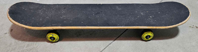 SKATEBOARD - PLANCHE A ROULETTE dans Planches à roulettes  à Ville de Montréal