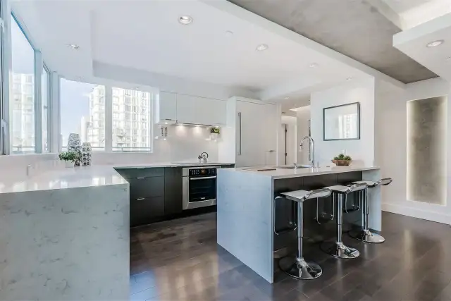  Private Furnished Room in High-Rise — All Utilities Included in Room Rentals & Roommates in Vancouver - Image 6