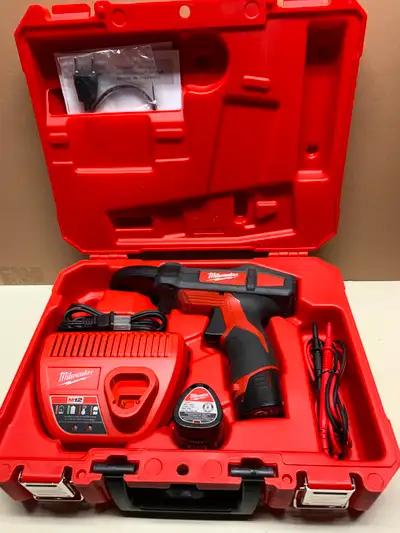 Milwaukee 2238-21 HVAC Clamp-On Meter Kit with digital read-out for AC Amps, Volts, DC Volts, Ohms,...