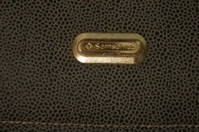 Samsonite Executive Laptop Briefcase  16 x 12" in Laptop Accessories in Markham / York Region - Image 4