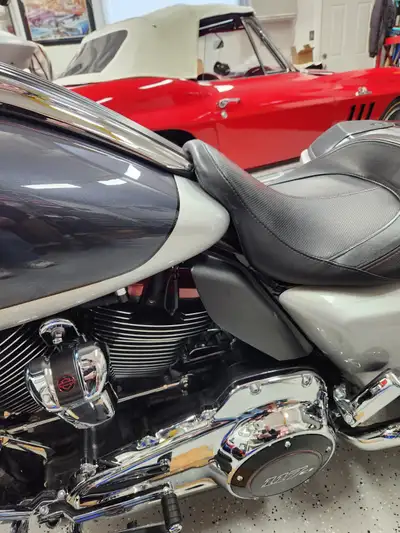 Show room condition Also comes with warranty until 2028