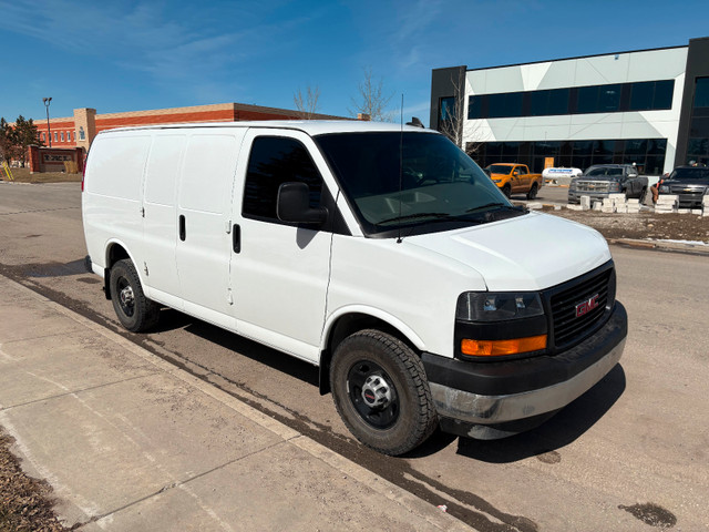 LOW KM 2021 GMC Savana 3/4 Ton 135 wheel base, lots extras in Cars & Trucks in Calgary