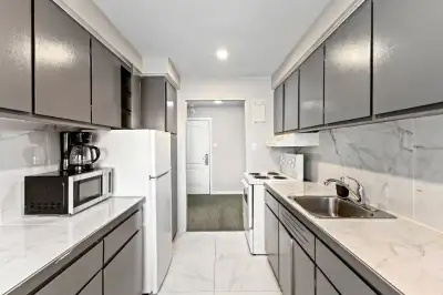 Large and spacious 1 bedroom apartment for rent in Dorval! Beautifully renovated kitchen and bathroo...