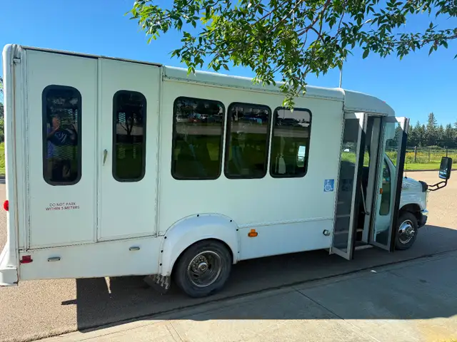2010 FORD E350 WHITE 13 passenger bus wheelchair accessible