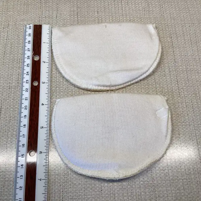 Assorted White 90s Dress Shoulder Pads in Hobbies & Crafts in Winnipeg - Image 4