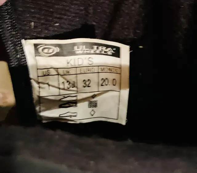 Kids size 1 Ultra Wheels Roller Blades in Skates & Blades in Calgary - Image 10