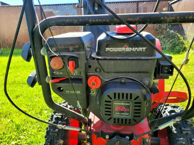 Souffleuse à neige à essence PowerSmart 212cc de 24 pouces in Snowblowers in Longueuil / South Shore - Image 5