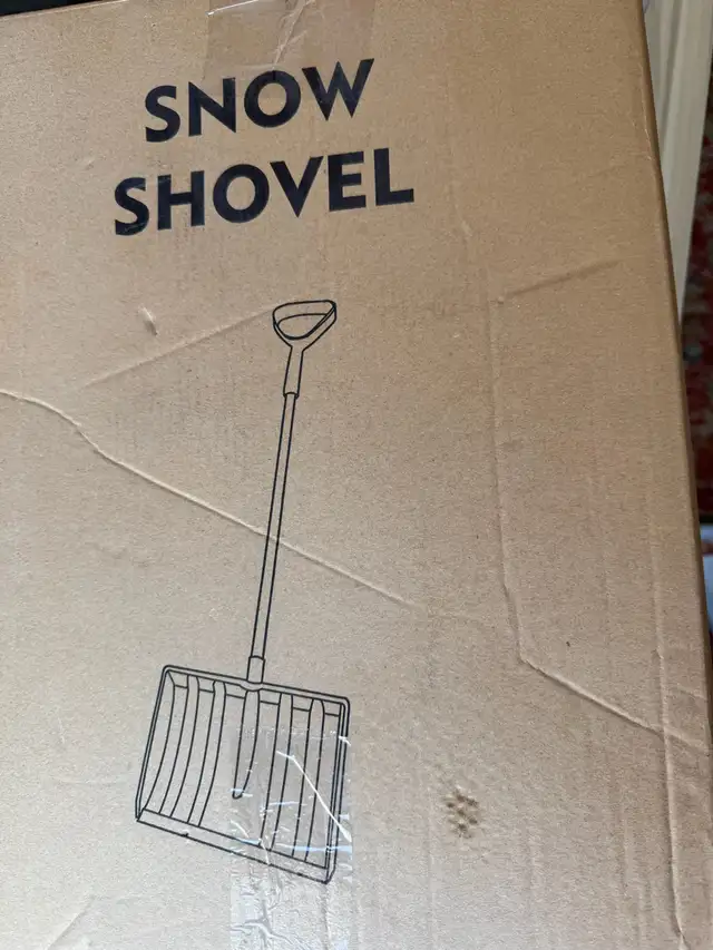 Snow Shovel in Snowblowers in Ottawa - Image 5