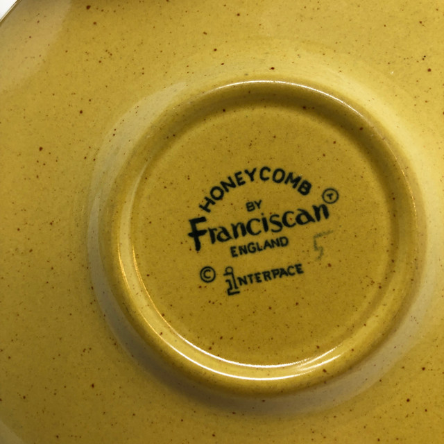 Franciscan England Honeycomb Coffee Cup & Saucer Pair in Arts & Collectibles in Kitchener / Waterloo - Image 3
