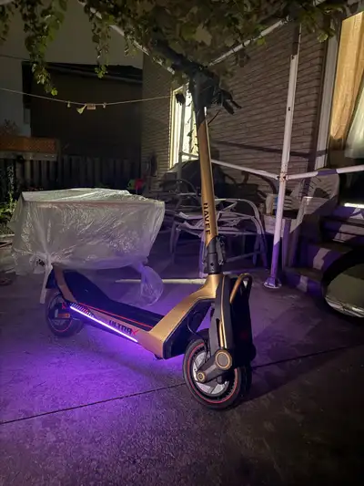 Selling my BRAND NEW NAVEE UT5 Ultra X flagship scooter in top condition. Heavy-duty, high-performan...