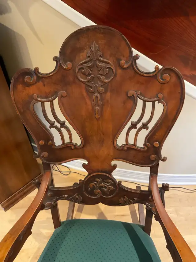 Carved wooden Rocking Chair in Chairs & Recliners in Ottawa - Image 7