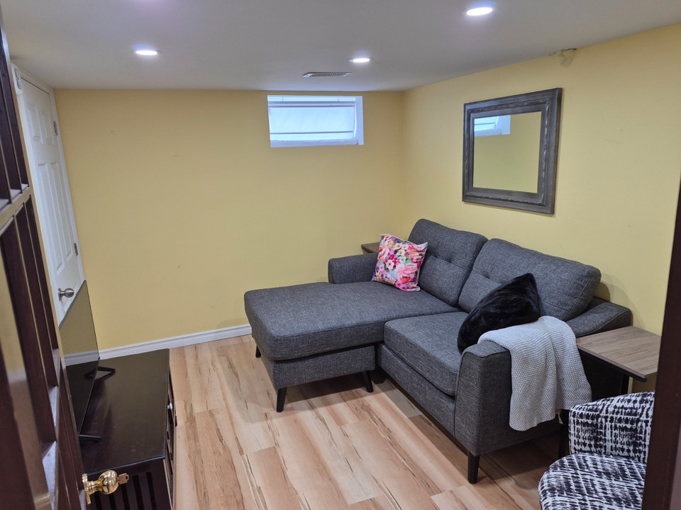 IR Compliant Apartment 5 kms from CFB Kingston 2