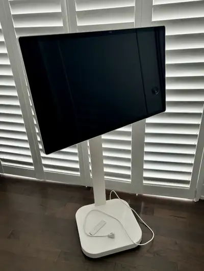 LG Swing 31.5" Smart Monitor Rolling Screen, TV Computer, View more