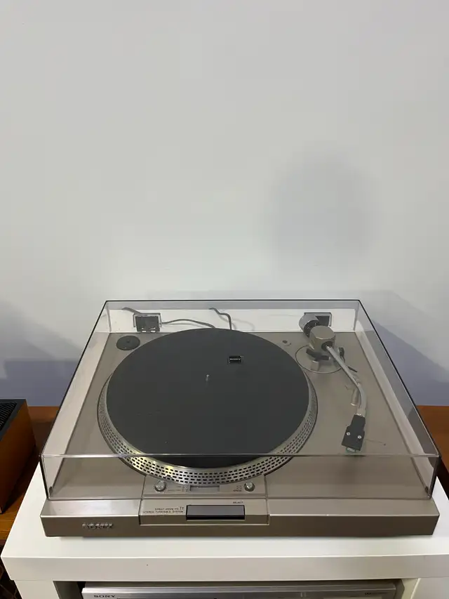 Vintage Sony Turntable in Stereo Systems & Home Theatre in City of Toronto - Image 2