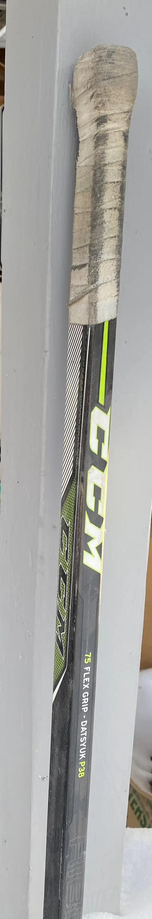 Hockey equipment. Great condition. in Hockey in Winnipeg - Image 4