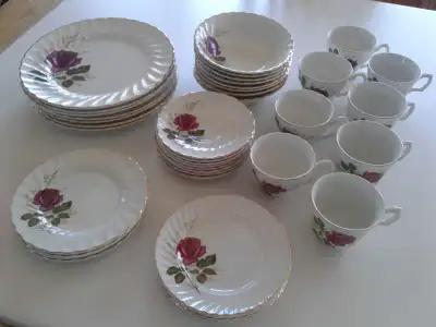 Vaiselle; Anniversary rose vintage dinnerware 39pcs, View more