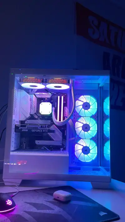 White Gaming PC – Custom Built (Less Than 6 Months Old) Selling my fully white gaming PC. Everything...