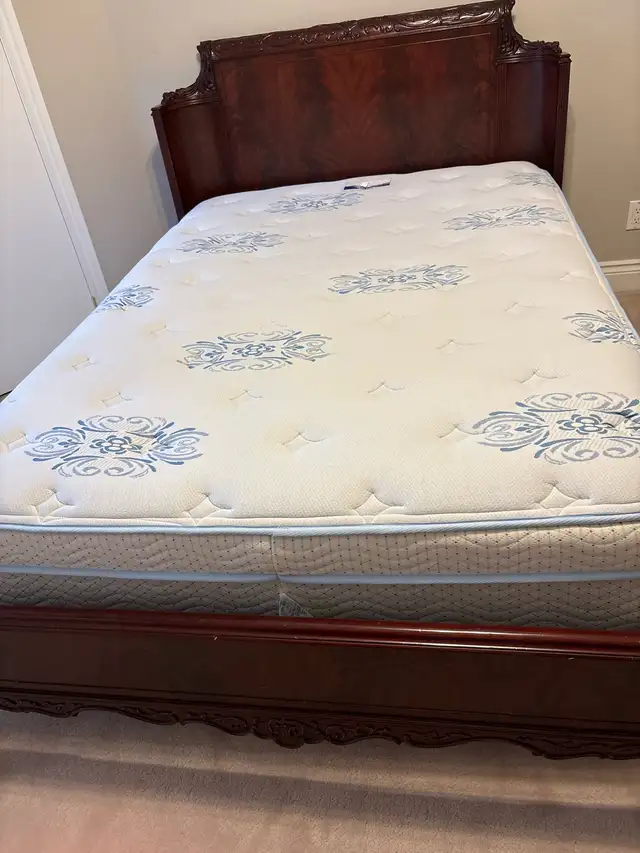 Double antique bed in Beds & Mattresses in Mississauga / Peel Region - Image 6