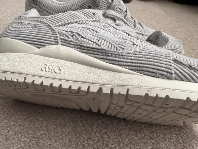 ASICS Gel Lyte 3 III in grey corduroy shoes, W 6.5, M 5 in Men's Shoes in Ottawa - Image 3