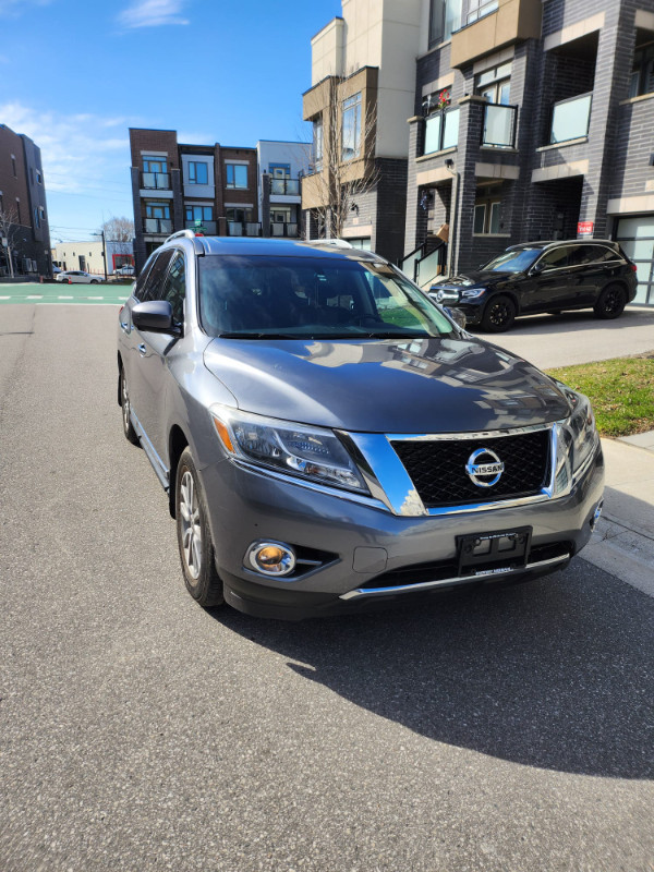 2015 nissan pathfinder in Cars & Trucks in City of Toronto - Image 2