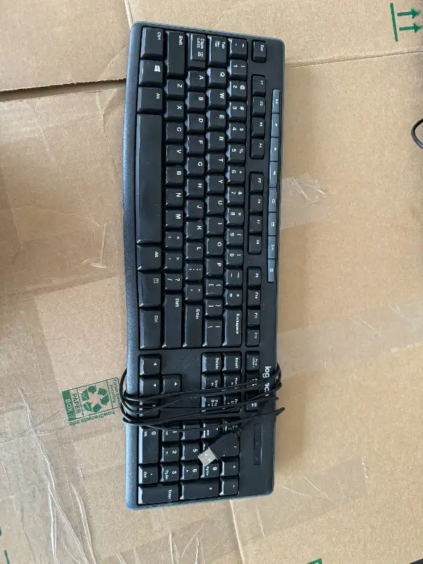 Logitech USB keyboard for Sale482653886565601280