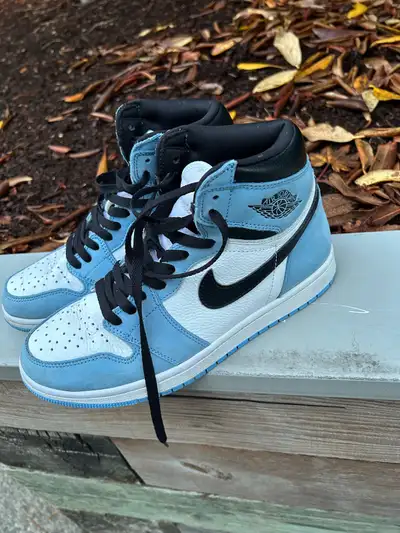 Jordan 1 UNC size 9, View more
