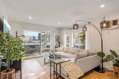 2 Bed / 2 Bath Corner Unit – Downtown Kelowna- 1205 sq feet. Unit Features: • 2 bedrooms, 2 bathroom...