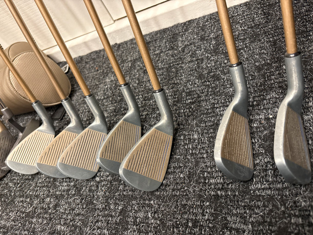 womens graphite right hand golf set dans Golf  à Laval/Rive Nord - Image 2