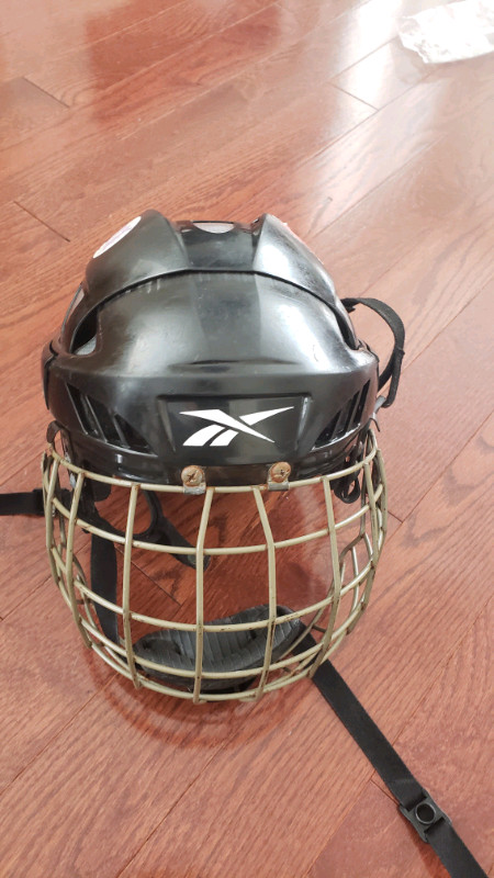 Skating/hockey adjustable size 51- 56 cm , with cage size small in Hockey in Mississauga / Peel Region