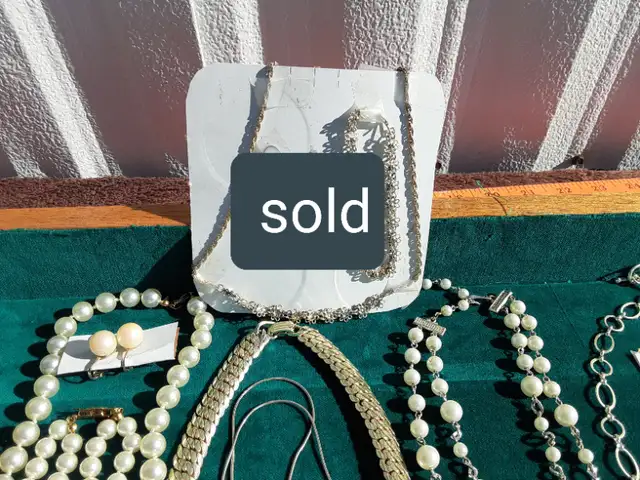 Vintage Jewelry Lot (Display Case not included) - $70 in Arts & Collectibles in Edmonton - Image 7