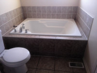 York Uni. master room with bathtub $1500 only all include