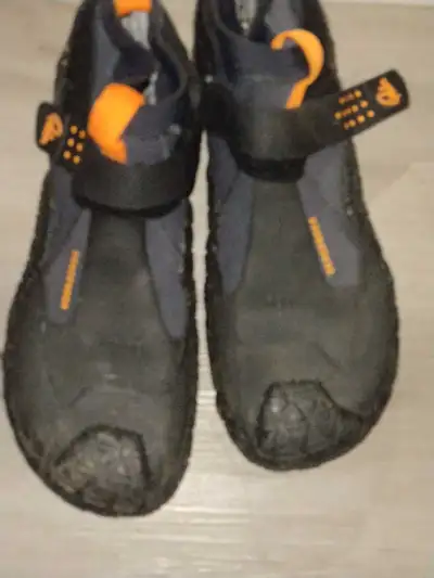 Descending dive shoes size 9, View more