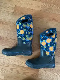 Bogs Insulated Rain Boots ( Ladies size 8 )