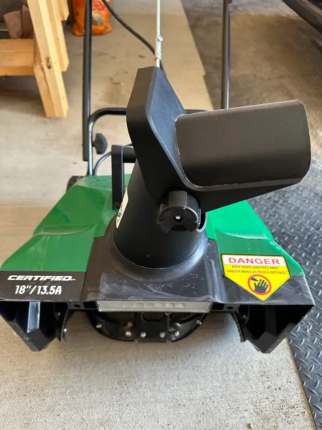 Certified 13.5-Amp Electric Corded Snowblower, 18-in in Snowblowers in Regina - Image 3