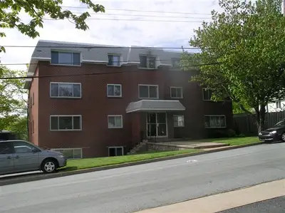 5 Courtney Road, Dartmouth One bedroom apartment in a quiet, secure and clean building. The apartmen...